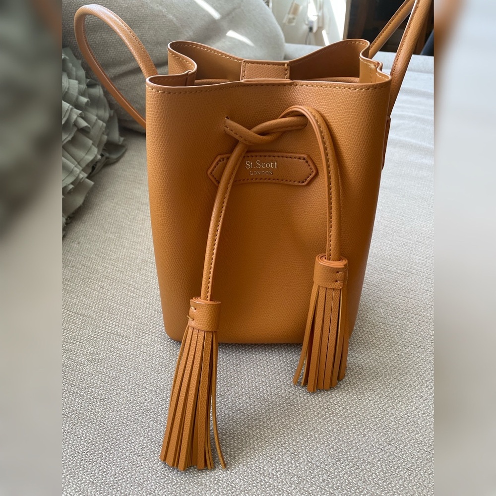 St.scott Maive Bucket Bag